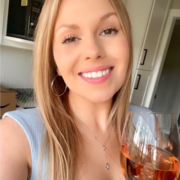 Meet your Posher, Lindsay - Picture 2 of 2